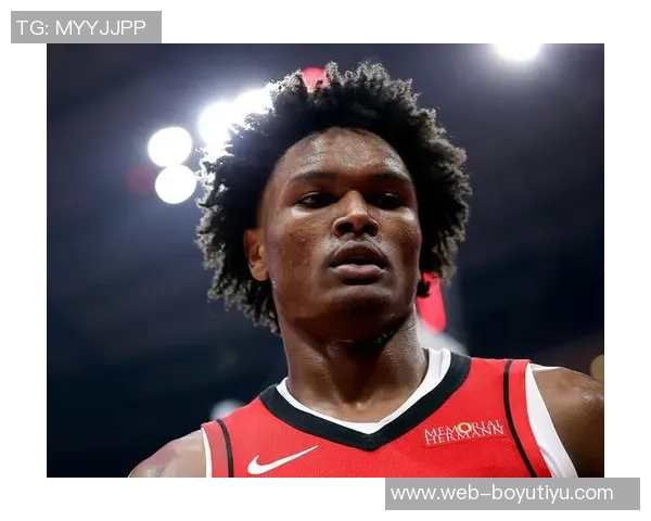 阿门对裁判判罚感到震惊半场4犯需更加谨慎应对挑战